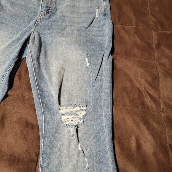 Distressed Lightwash Jeans - Picture 3 of 15